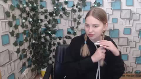 Snapshot of klerkarina chatting on January 25, 6:23 am klerkarina online show from January 25, 6:23 am