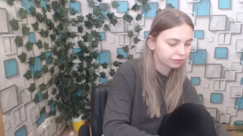 Snapshot of klerkarina chatting on February 9, 5:40 am klerkarina online show from February 9, 5:40 am