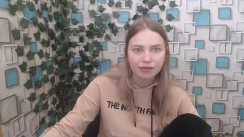 Snapshot of klerkarina chatting on February 8, 5:51 am klerkarina online show from February 8, 5:51 am