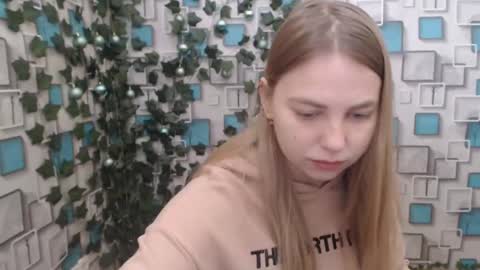 Snapshot of klerkarina chatting on January 21, 6:33 am klerkarina online show from January 21, 6:33 am