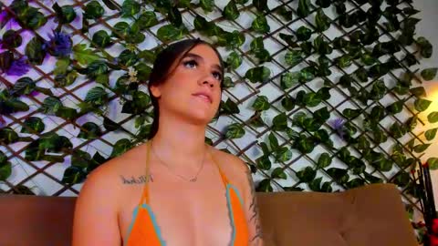 Snapshot of kloe_bella chatting on September 20, 2:04 pm kloe_bella online show from September 20, 2:04 pm