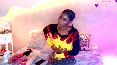 Snapshot of kloee_12 chatting on October 27, 7:08 pm K L O E online show from October 27, 7:08 pm