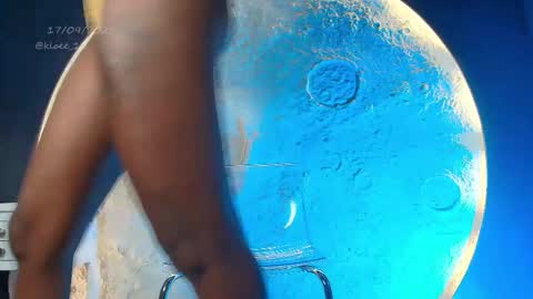 Snapshot of kloee_12 chatting on September 17, 12:14 pm K L O E online show from September 17, 12:14 pm