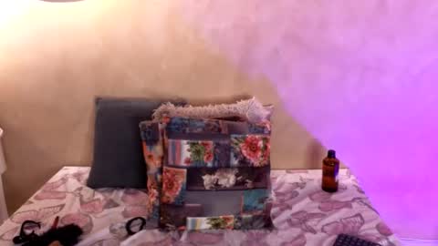 Snapshot of kloee_12 chatting on September 30, 1:28 pm K L O E online show from September 30, 1:28 pm