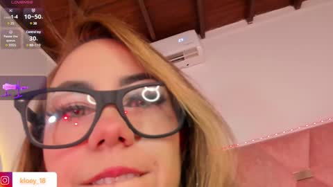 Snapshot of kloey_hoot chatting on December 4, 9:24 pm Kloey online show from December 4, 9:24 pm