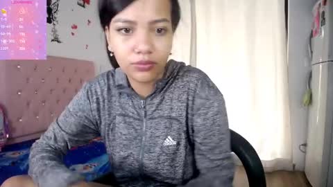 Snapshot of kloy_sech chatting on March 3, 1:26 pm Valen online show from March 3, 1:26 pm