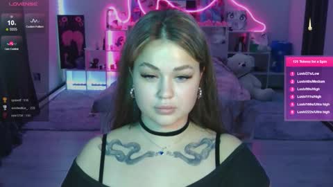 Mia online show from November 8, 5:29 pm