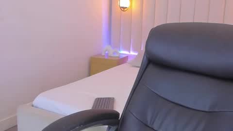 Snapshot of kosmic_21 chatting on October 18, 12:41 pm K O S M I C online show from October 18, 12:41 pm