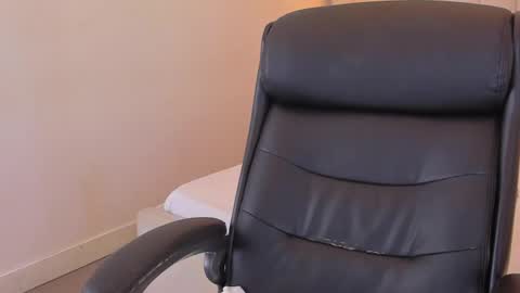 Snapshot of kosmic_21 chatting on October 21, 1:15 pm K O S M I C online show from October 21, 1:15 pm