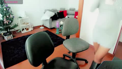 kourtney_15 online show from January 18, 10:28 pm