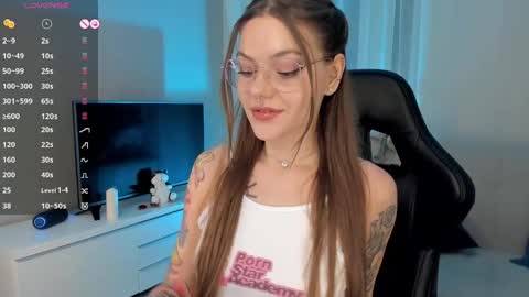 Snapshot of koza_dereza_ chatting on December 11, 4:41 pm Jess online show from December 11, 4:41 pm