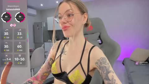 Jess online show from April 25, 1:41 pm