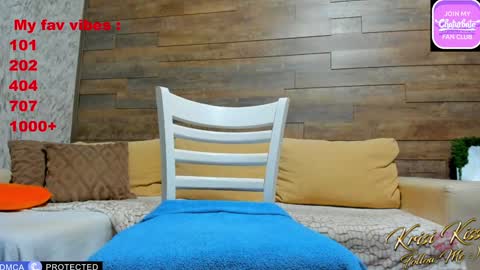 Snapshot of krisi_kiss chatting on October 29, 4:17 am KrisiFollow me Thumb UP online show from October 29, 4:17 am