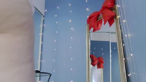 kriskras__ online show from April 8, 5:20 am