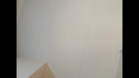 krismitch online show from September 22, 6:28 pm