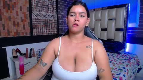 Snapshot of kriss_sweetboobs chatting on September 23, 2:26 pm kriss_sweetboobs online show from September 23, 2:26 pm