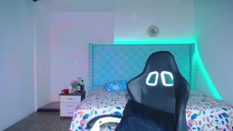 kriss_sweetboobs online show from January 21, 12:18 pm