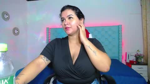 kriss_sweetboobs online show from December 14, 12:33 pm