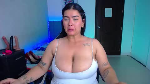 kriss_sweetboobs online show from February 8, 1:26 pm