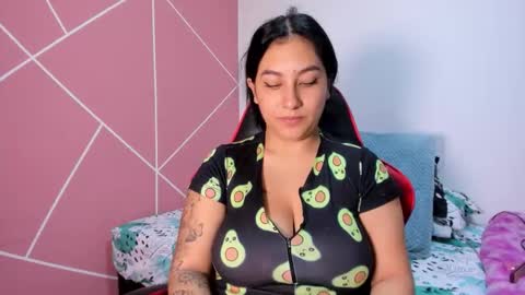 Snapshot of krissttal__ chatting on October 14, 10:18 am kristal online show from October 14, 10:18 am