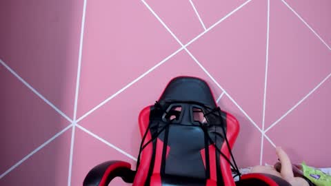 Snapshot of krissttal__ chatting on October 2, 1:49 pm kristal online show from October 2, 1:49 pm