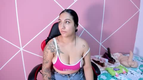 Snapshot of krissttal__ chatting on October 8, 10:19 am kristal online show from October 8, 10:19 am