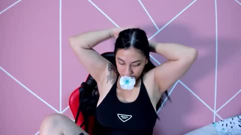 Snapshot of krissttal__ chatting on September 20, 11:08 am kristal online show from September 20, 11:08 am