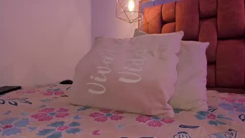 Snapshot of kristakinnky chatting on October 25, 3:08 pm BETANIA online show from October 25, 3:08 pm