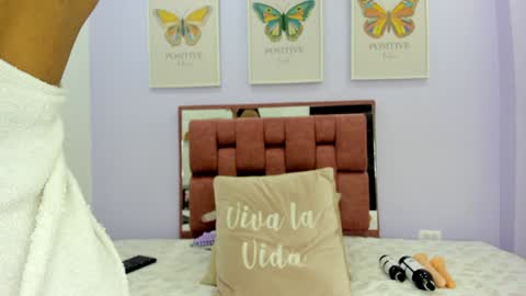 Snapshot of kristakinnky chatting on February 6, 1:54 pm BETANIA online show from February 6, 1:54 pm