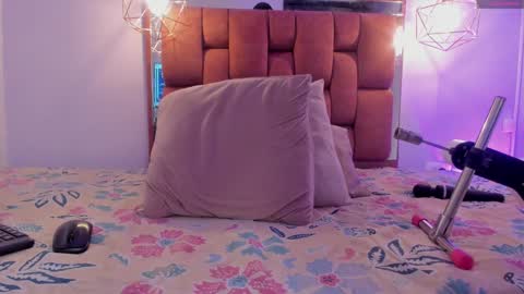 Snapshot of kristakinnky chatting on September 30, 2:44 pm BETANIA online show from September 30, 2:44 pm