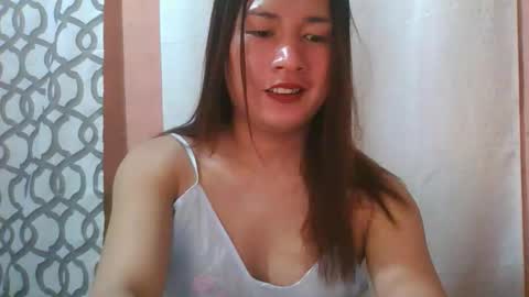 Snapshot of kristalheart chatting on October 21, 10:47 pm krunchee online show from October 21, 10:47 pm