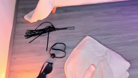 Kristen Bread online show from October 17, 7:06 pm