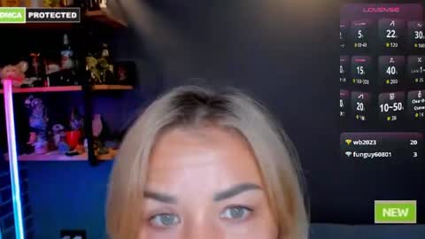 Muscle Queen online show from July 31, 6:31 pm