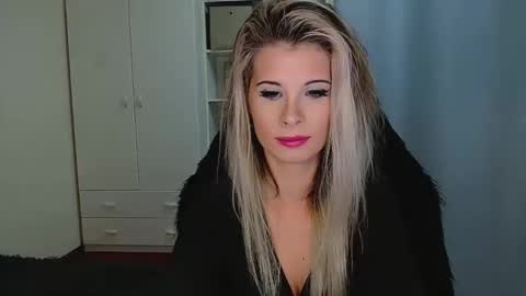 KristineAmore online show from November 14, 4:18 pm