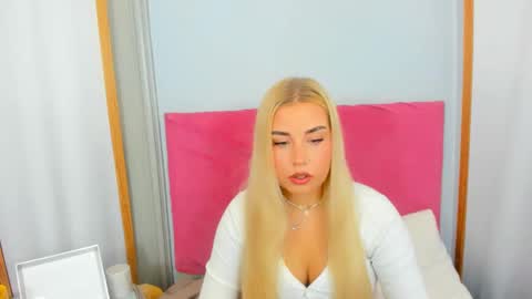 Snapshot of kristyflowers chatting on January 26, 6:07 am KristyFlowers online show from January 26, 6:07 am