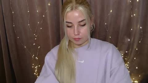 Snapshot of kristyflowers chatting on December 19, 4:35 pm KristyFlowers online show from December 19, 4:35 pm