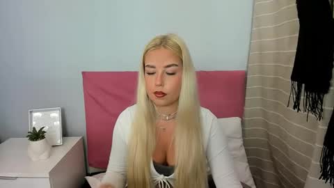 Snapshot of kristyflowers chatting on January 12, 5:56 am KristyFlowers online show from January 12, 5:56 am