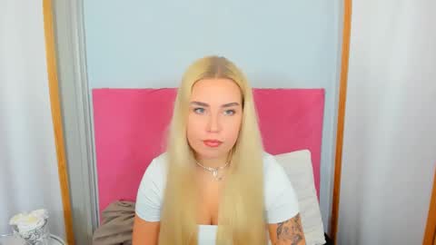 Snapshot of kristyflowers chatting on February 4, 6:14 am KristyFlowers online show from February 4, 6:14 am