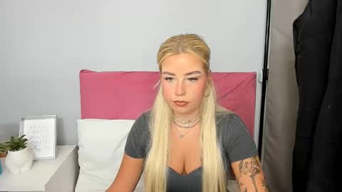 Snapshot of kristyflowers chatting on January 15, 6:01 am KristyFlowers online show from January 15, 6:01 am