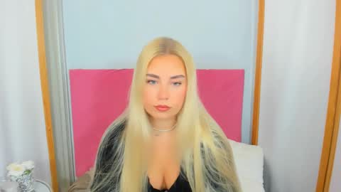 Snapshot of kristyflowers chatting on February 3, 6:02 am KristyFlowers online show from February 3, 6:02 am