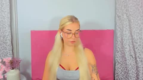 Snapshot of kristyflowers chatting on October 11, 7:35 am KristyFlowers online show from October 11, 7:35 am