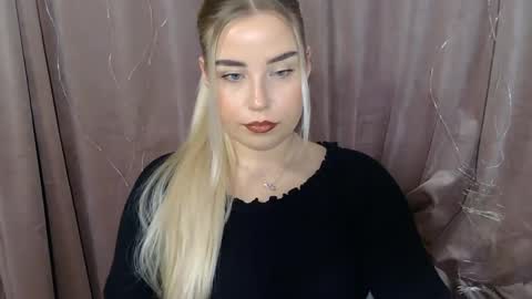 Snapshot of kristyflowers chatting on December 17, 6:24 am KristyFlowers online show from December 17, 6:24 am