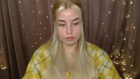 Snapshot of kristyflowers chatting on December 20, 6:40 am KristyFlowers online show from December 20, 6:40 am