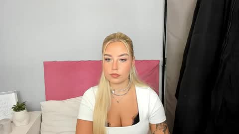 Snapshot of kristyflowers chatting on January 13, 6:06 am KristyFlowers online show from January 13, 6:06 am