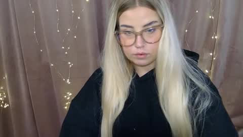 Snapshot of kristyflowers chatting on December 16, 7:48 am KristyFlowers online show from December 16, 7:48 am