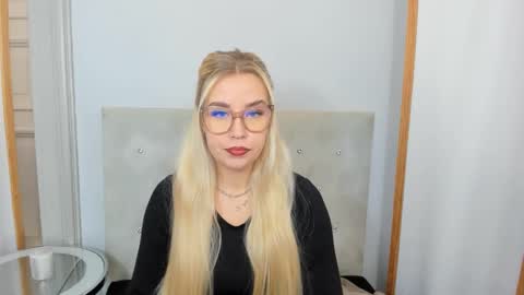 Snapshot of kristyflowers chatting on March 7, 6:24 am KristyFlowers online show from March 7, 6:24 am