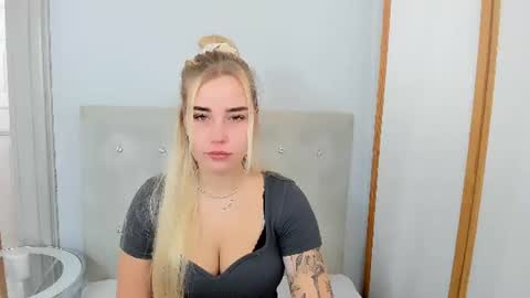 Snapshot of kristyflowers chatting on March 10, 6:27 am KristyFlowers online show from March 10, 6:27 am