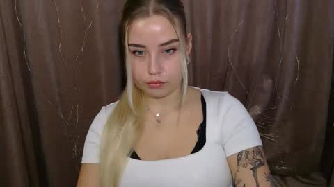 Snapshot of kristyflowers chatting on December 18, 6:21 am KristyFlowers online show from December 18, 6:21 am