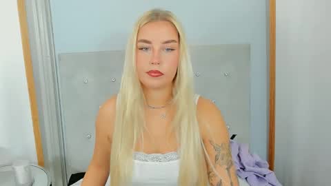 Snapshot of kristyflowers chatting on February 22, 6:17 am KristyFlowers online show from February 22, 6:17 am