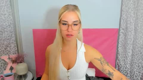 Snapshot of kristyflowers chatting on October 26, 6:09 am KristyFlowers online show from October 26, 6:09 am